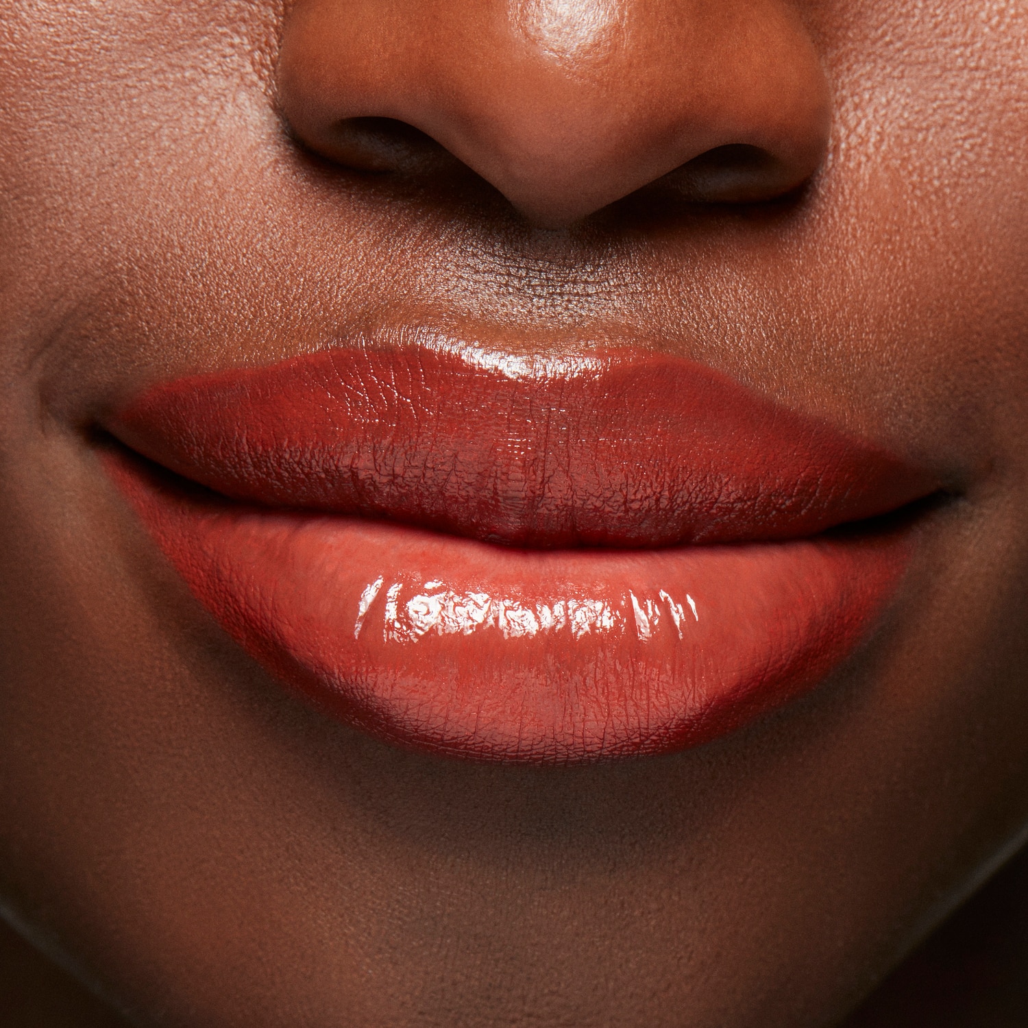 LUSTREGLASS SHEER-SHINE LIPSTICK (LABIAL BRILLANTE EN BARRA)